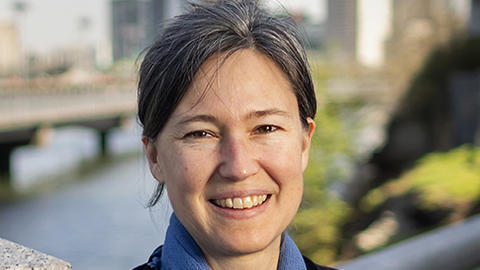 Sonja Dũmpelmann
