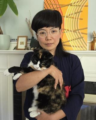Annabel Kim headshot with cat