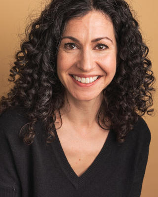 Dani Snyder-Young headshot