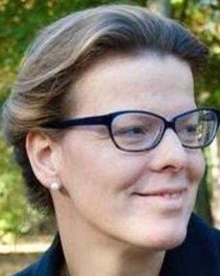 Ramona Mosse headshot