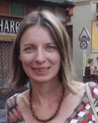 Veronika Tuckerova headshot