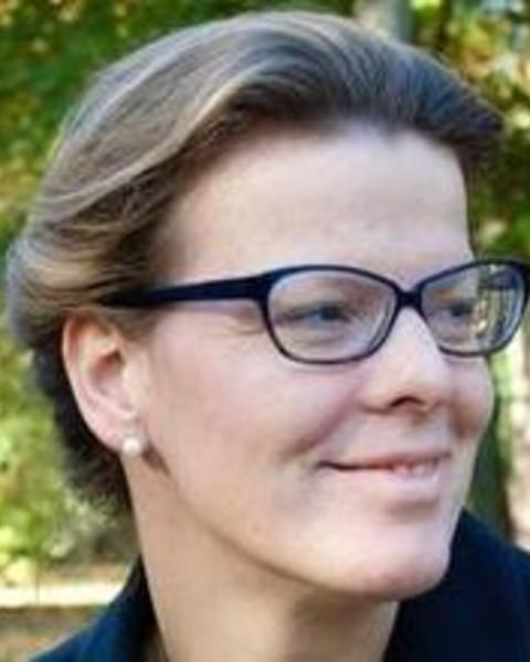 Ramona Mosse headshot