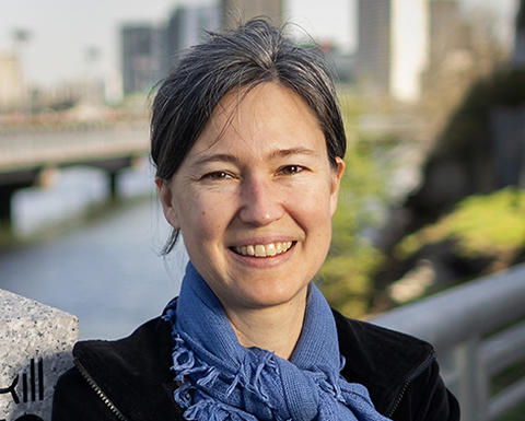 Sonja Dũmpelmann